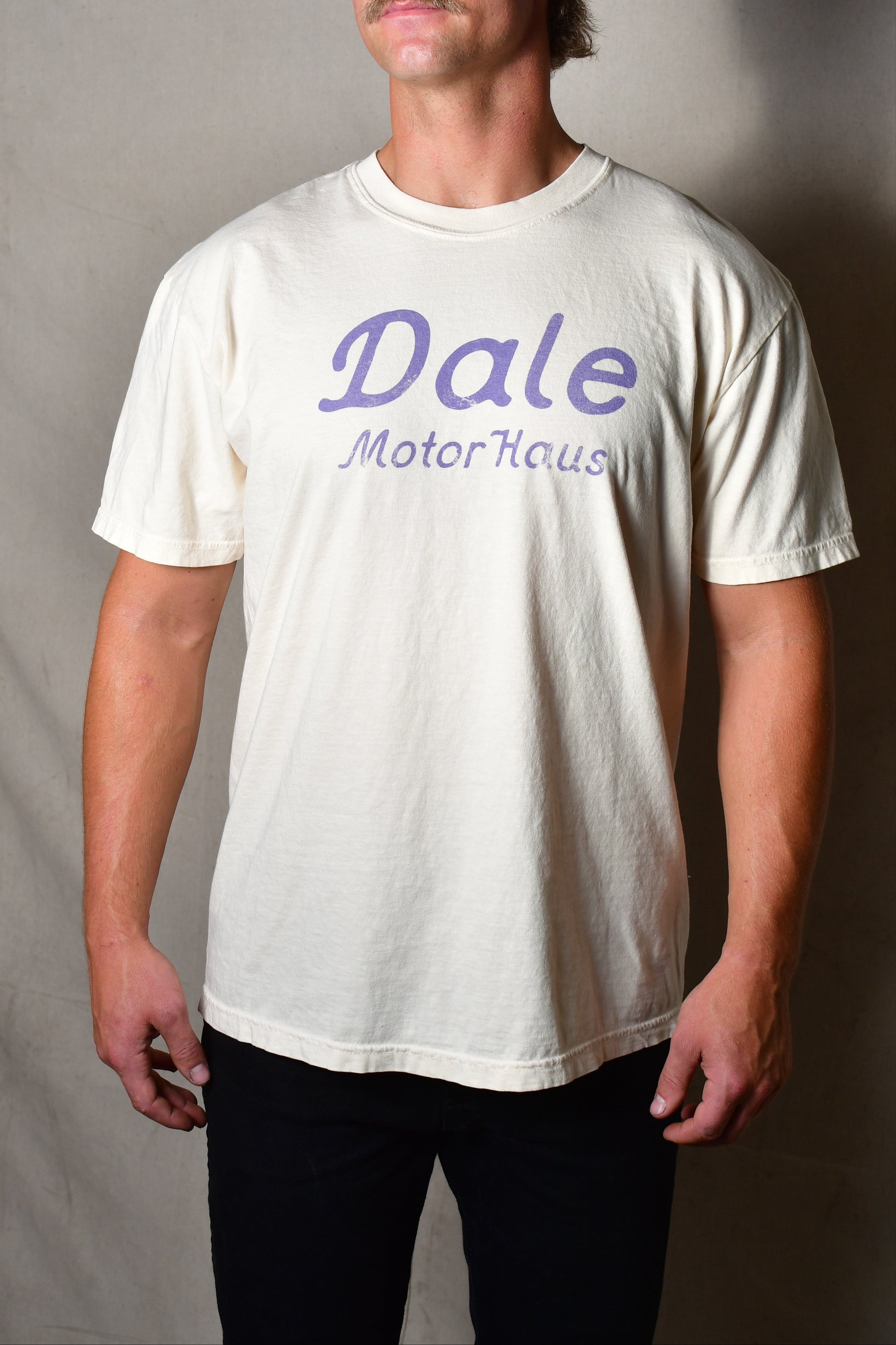 model 5' 10" 165lbs wearing size L